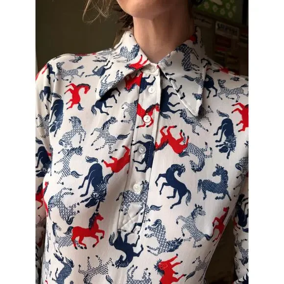 Vintage 70s Horse Print Blouse | Red/Navy Graphic Novelty Top | Point Collar | S - Picture 4 of 9